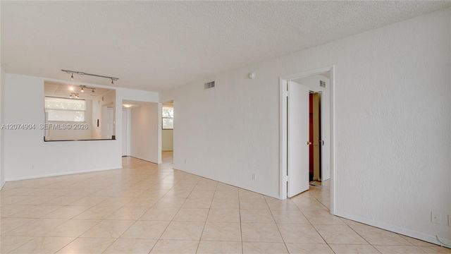 114 Lake Emerald Drive 409, Oakland Park, FL 33309
