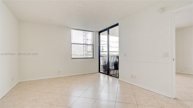 114 Lake Emerald Drive 409, Oakland Park, FL 33309