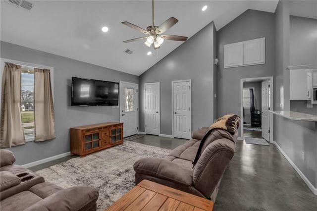 330 High Street, Cameron, MO 64429