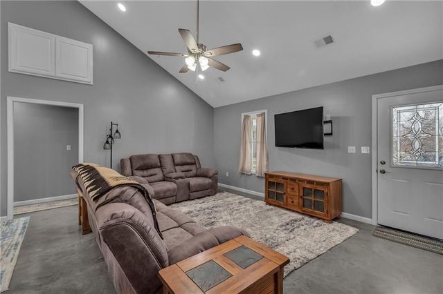 330 High Street, Cameron, MO 64429