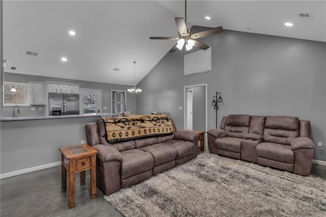330 High Street, Cameron, MO 64429