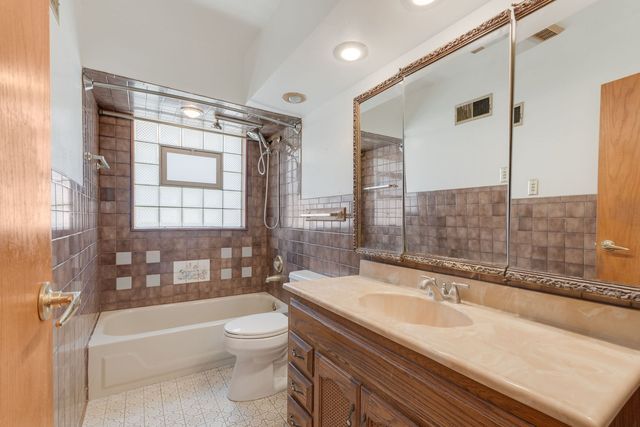 4605 Jerome Avenue, Skokie, IL 60076