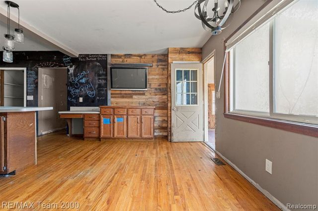 9267 Glenis Street, Taylor, MI 48180