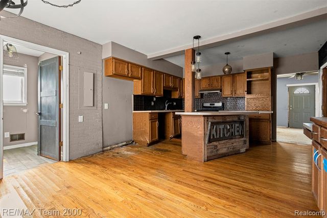 9267 Glenis Street, Taylor, MI 48180