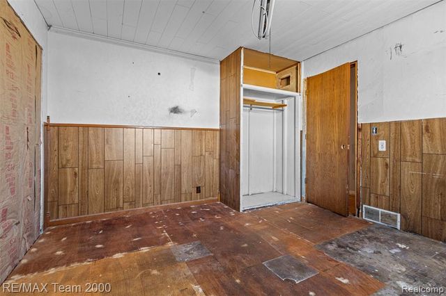 9267 Glenis Street, Taylor, MI 48180