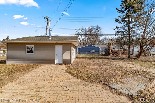 9267 Glenis Street, Taylor, MI 48180