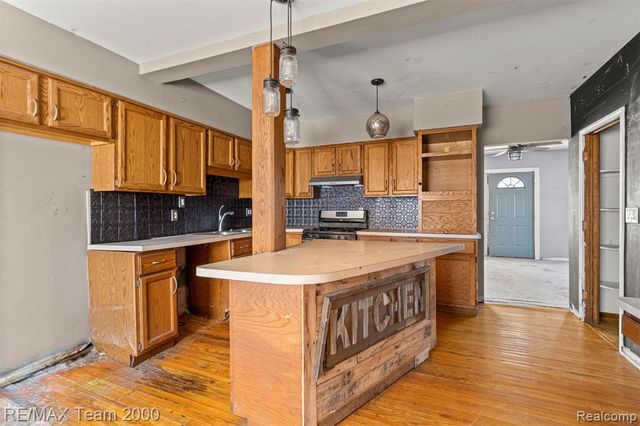 9267 Glenis Street, Taylor, MI 48180