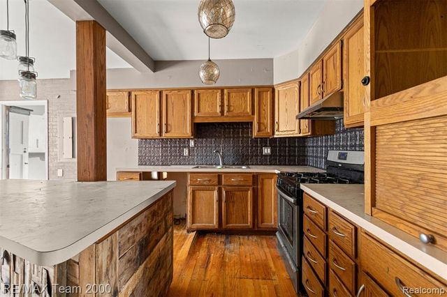 9267 Glenis Street, Taylor, MI 48180