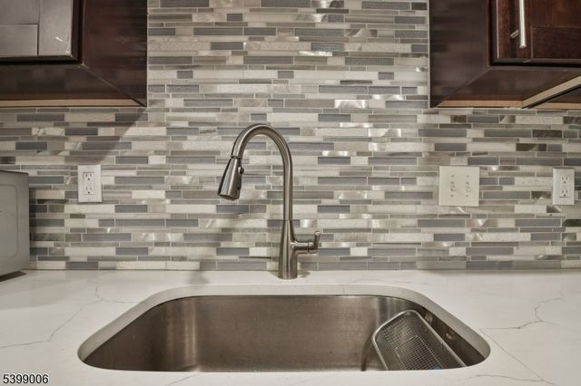 32 Mayflower Dr, Bernards Twp., NJ 07920