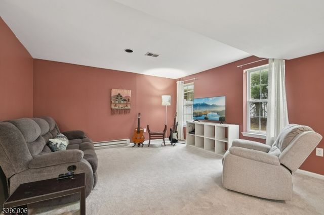 32 Mayflower Dr, Bernards Twp., NJ 07920