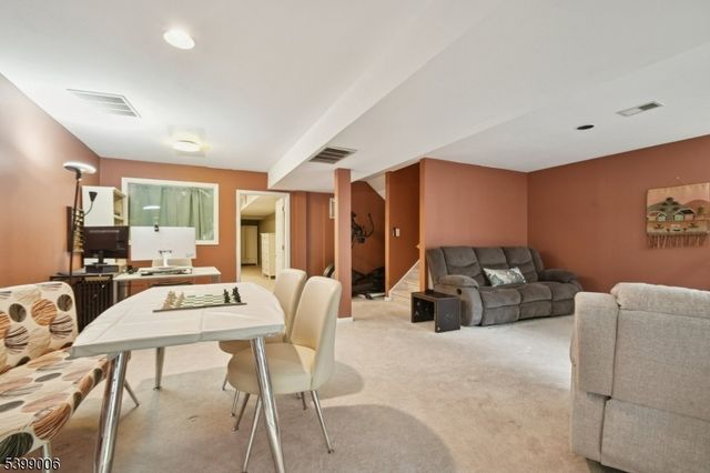 32 Mayflower Dr, Bernards Twp., NJ 07920