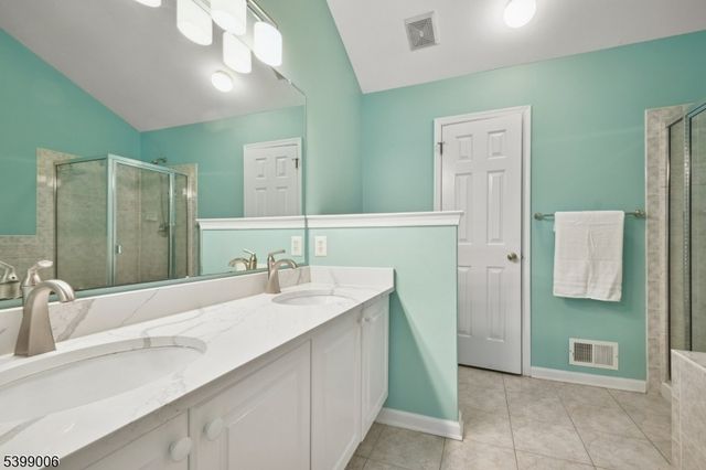 32 Mayflower Dr, Bernards Twp., NJ 07920