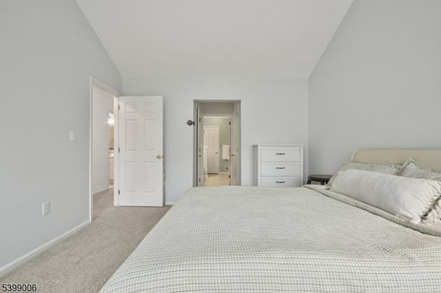 32 Mayflower Dr, Bernards Twp., NJ 07920