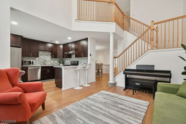 32 Mayflower Dr, Bernards Twp., NJ 07920