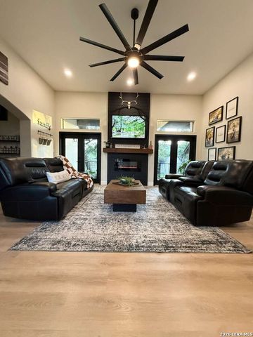 25715 GREEN RIVER DR, San Antonio, TX 78260