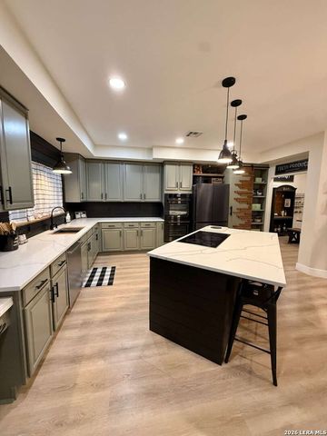25715 GREEN RIVER DR, San Antonio, TX 78260