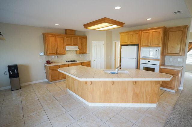 3255 Village Dr, Ione, CA 95640