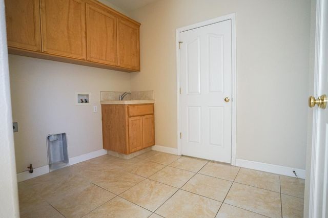 3255 Village Dr, Ione, CA 95640