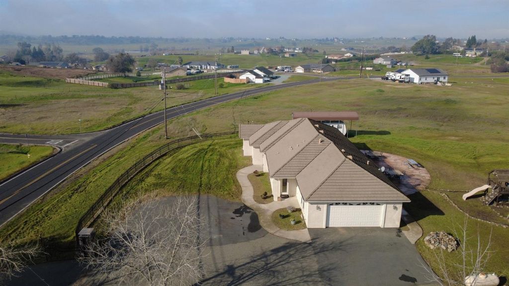 3255 Village Dr, Ione, CA 95640