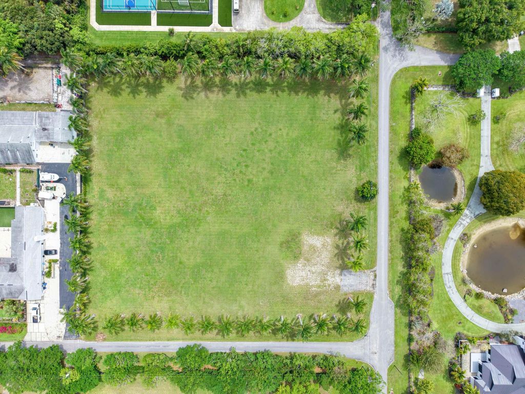 Image 8 of property listing at 8480 Stagecoach Lane, Boca Raton, FL 33496