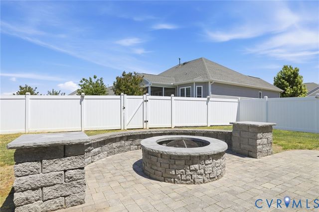 8077 Castle Grove Dr, Mechanicsville, VA 23111