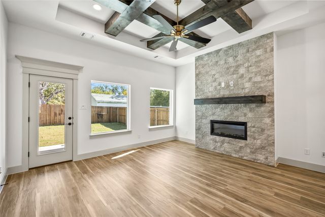 904 Boston Lane, River Oaks, TX 76114