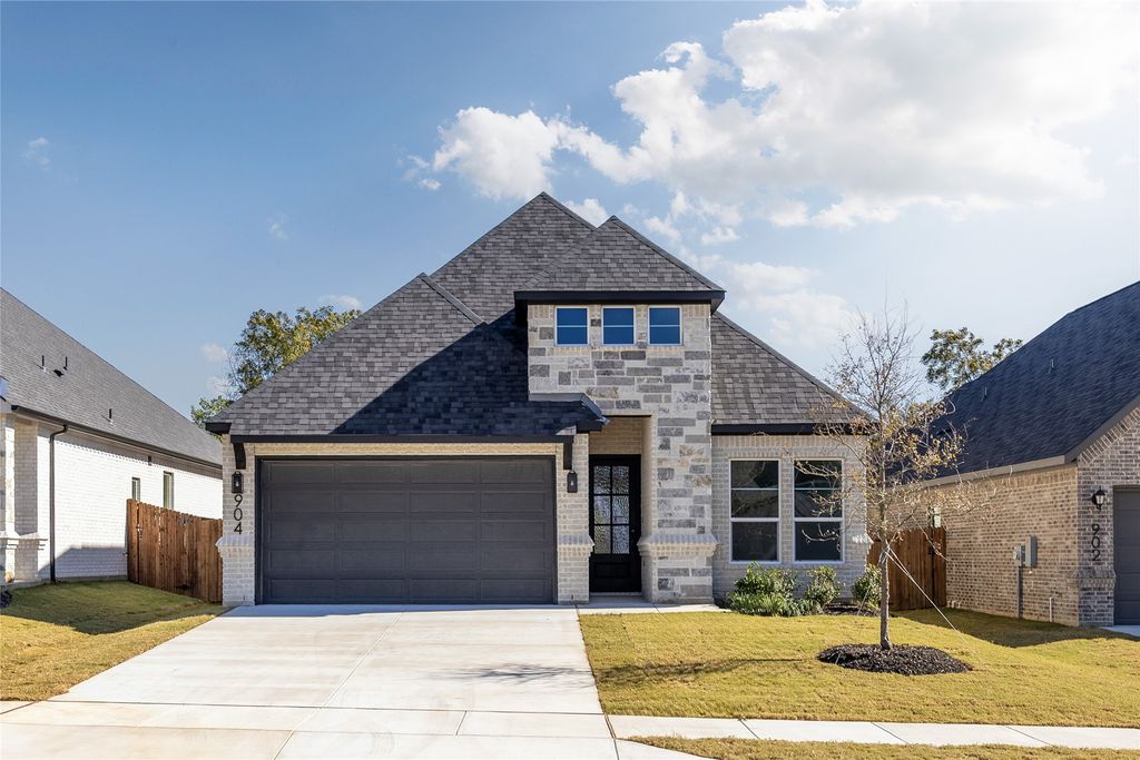 904 Boston Lane, River Oaks, TX 76114