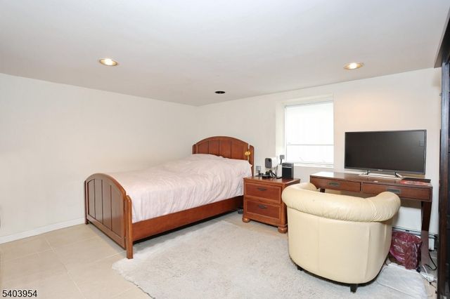 22 Paroubek St, Little Ferry Boro, NJ 07643