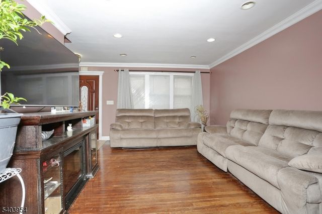 22 Paroubek St, Little Ferry Boro, NJ 07643