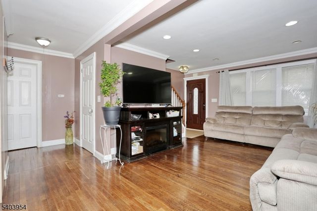 22 Paroubek St, Little Ferry Boro, NJ 07643