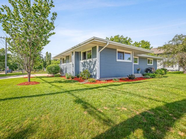 7922 Elm Avenue, Machesney Park, IL 61115