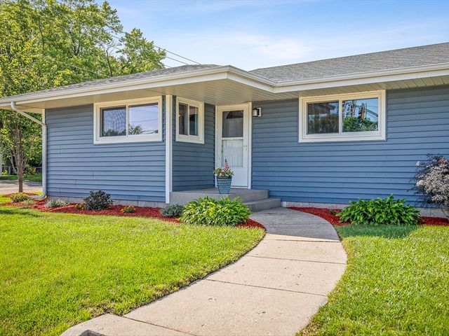 7922 Elm Avenue, Machesney Park, IL 61115