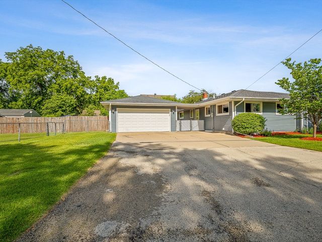 7922 Elm Avenue, Machesney Park, IL 61115