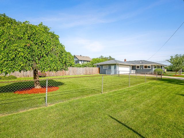7922 Elm Avenue, Machesney Park, IL 61115