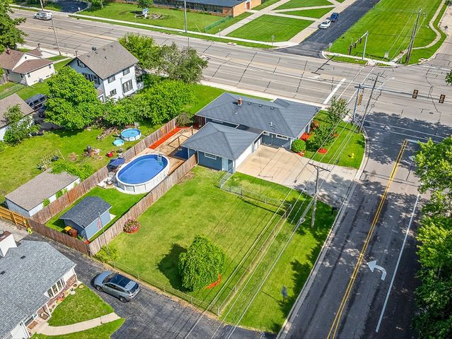7922 Elm Avenue, Machesney Park, IL 61115