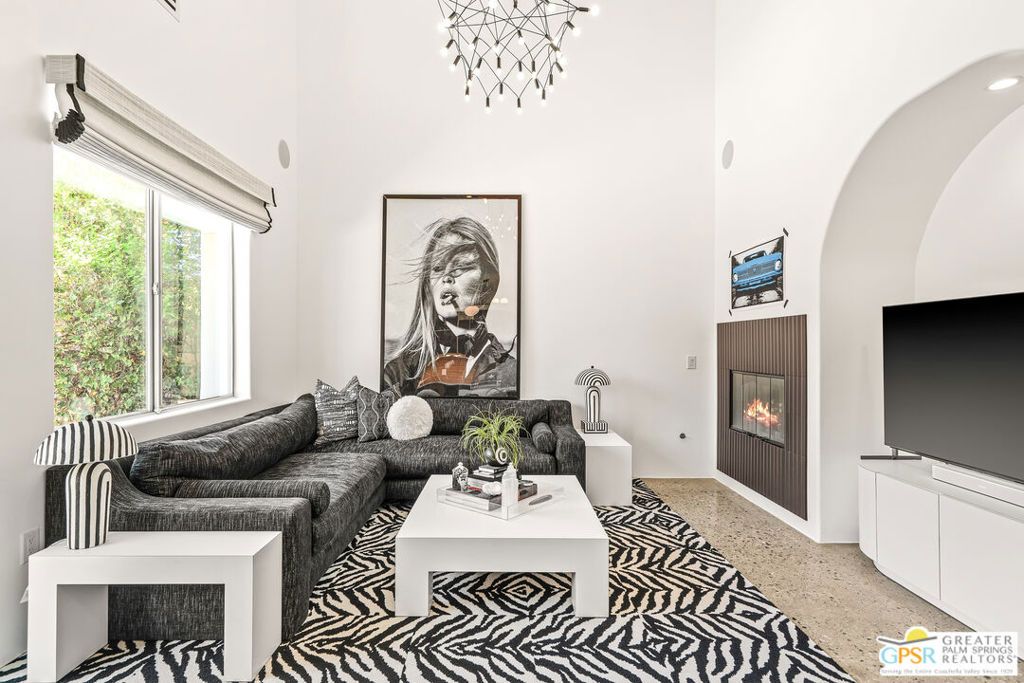 Image 13 of property listing at 303 Ameno Drive, Palm Springs, CA 92262