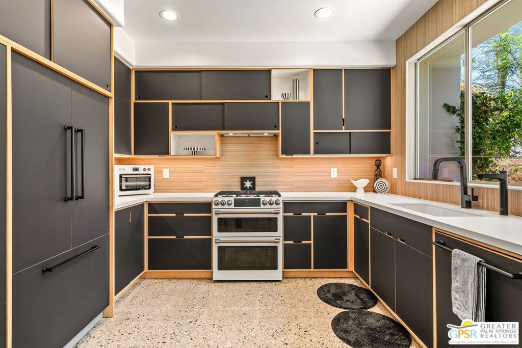 Image 2 of property listing at 303 Ameno Drive, Palm Springs, CA 92262