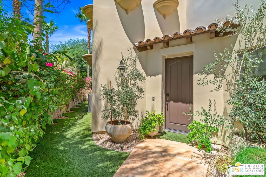 Image 8 of property listing at 303 Ameno Drive, Palm Springs, CA 92262