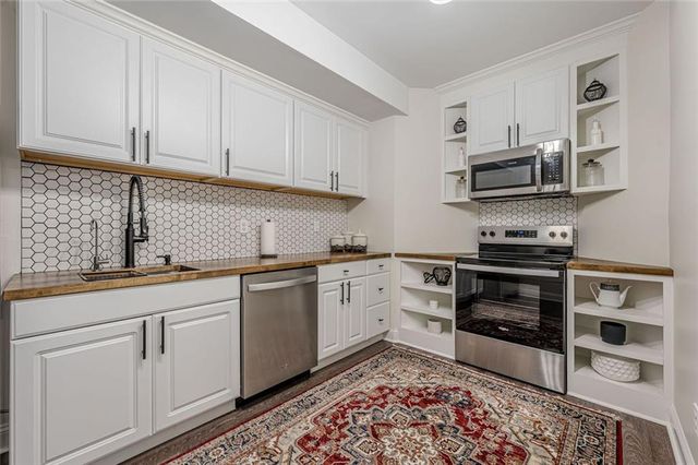 6232 Benbrooke Drive NW, Acworth, GA 30101