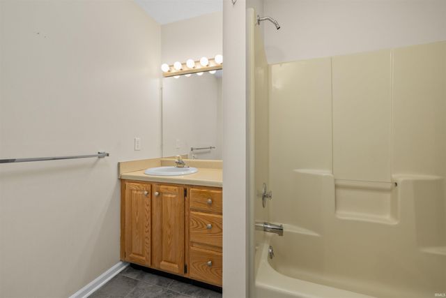 5401 Welsh Glen Run, Fort Wayne, IN 46804