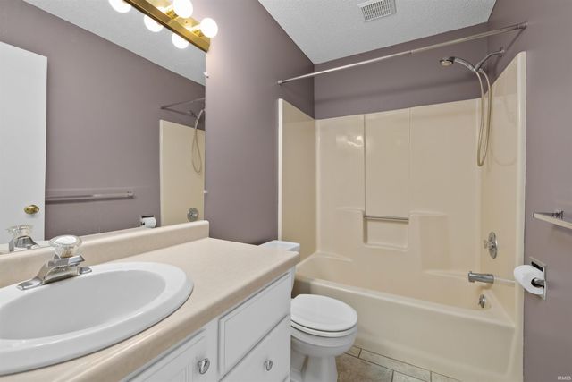 5401 Welsh Glen Run, Fort Wayne, IN 46804