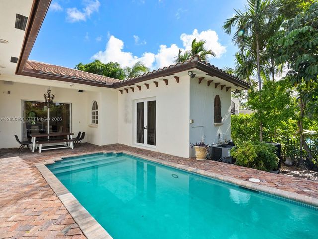 1223 Jackson St, Hollywood, FL 33019