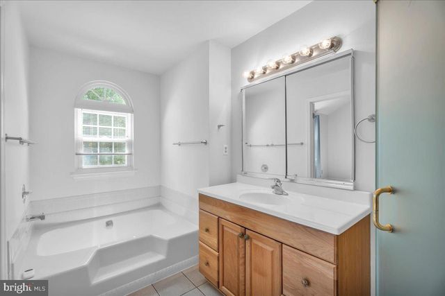 305 HAZELWOOD LN, Marlton, NJ 08053