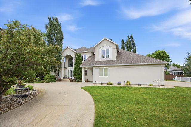 4825 Meadow Creek Drive S, Fargo, ND 58104