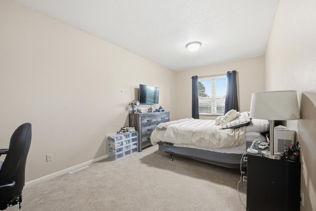 4825 Meadow Creek Drive S, Fargo, ND 58104
