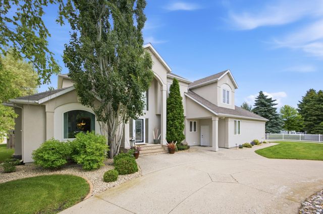 4825 Meadow Creek Drive S, Fargo, ND 58104