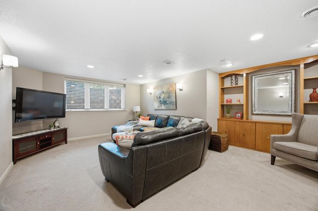4825 Meadow Creek Drive S, Fargo, ND 58104