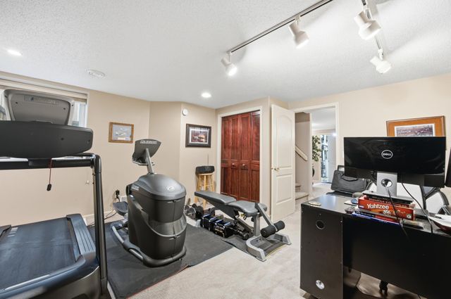 4825 Meadow Creek Drive S, Fargo, ND 58104