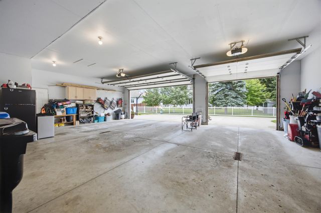 4825 Meadow Creek Drive S, Fargo, ND 58104