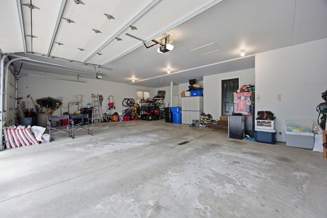 4825 Meadow Creek Drive S, Fargo, ND 58104